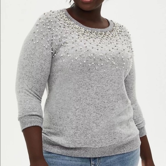 torrid Sweaters - NWOT Torrid Size 3 Super Soft‎ Plush Light Gray Faux Pearl Crew Sweater